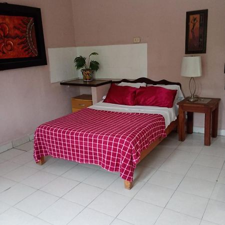 En Planta Alta A Pie De Avenida Apartment Косумел Екстериор снимка
